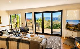 Narrow Neck Views - Peaceful 4 Bedroom Home With Stunning Views!